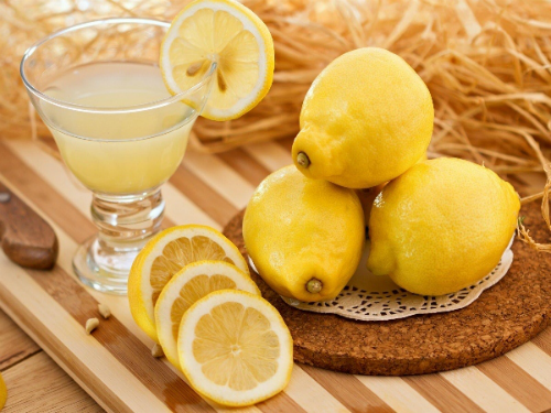 uneven-skin-tone-home-remedies-lemon-juice-water